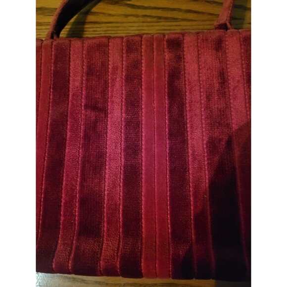 1960s Garay Red Velvet Carpet Handbag - Picture 2 of 11